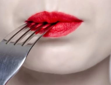 Γιατί κάποιος μπορεί να έχει μεταλλική γεύση στο στόμα; - Αίτια και λύσεις